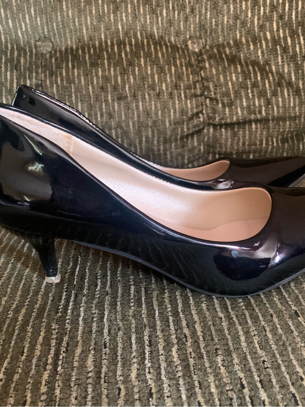 Elegant Black Patent Mid-Heel Pumps for Women